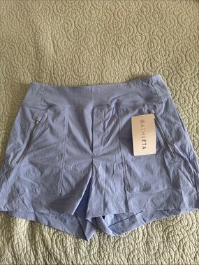 Athleta Pale Blue Women’s Trekkie north shorts with Zip Pockets size 6